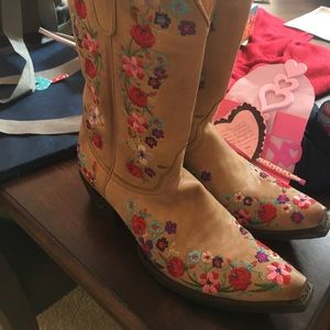 Eight second angel cowgirl boots size 8